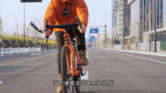 AI赋能智能轻出行开启城市健康生活新范式瓦力棋牌LYVA G01-Sport：